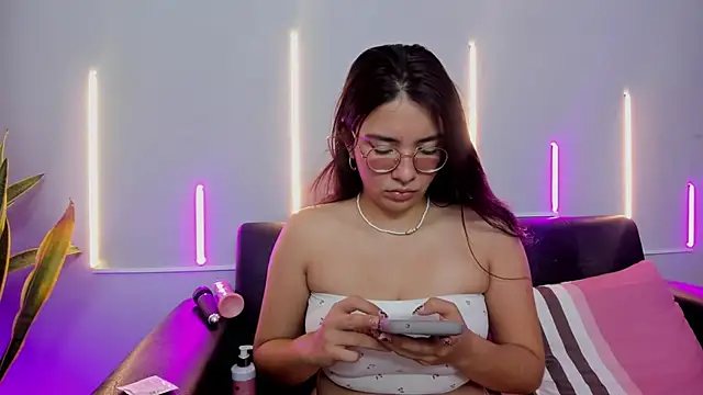 Snapshot of Jules_Angel chatting on November 14, 2025, 12:59 pm Jules Angel online show from November 14, 2025, 12:59 pm