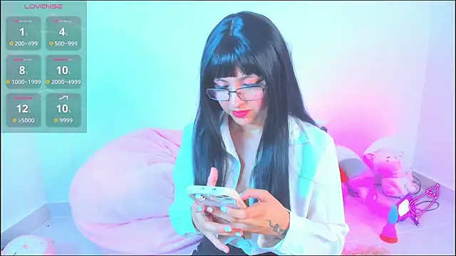 Miaengels  online show from November 19, 2025, 11:16 pm