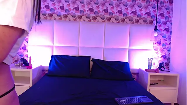 IssisLancaster online show from November 25, 2025, 12:05 pm