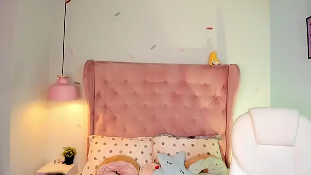 Snapshot of Vanelope_evanss chatting on November 15, 2025, 12:56 pm Vanelope evanss online show from November 15, 2025, 12:56 pm