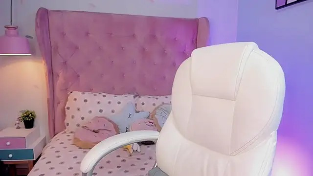 Snapshot of Vanelope_evanss chatting on November 21, 2025, 12:37 pm Vanelope evanss online show from November 21, 2025, 12:37 pm