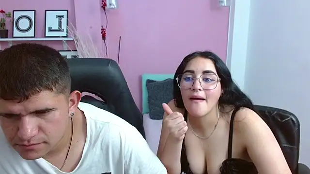 Snapshot of Eric_and_Alisson chatting on October 18, 2025, 6:52 pm Eric and Alisson online show from October 18, 2025, 6:52 pm