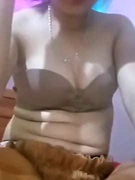 Snapshot of _TranThao_05 chatting on October 13, 2025, 2:39 pm TranThao 05 online show from October 13, 2025, 2:39 pm