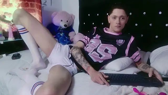 Tyler cat online show from November 10, 2025, 1:43 pm