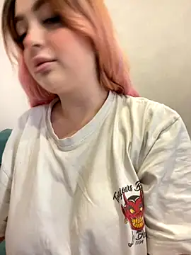 KellyMoors online show from November 5, 2025, 9:31 am