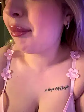 KellyMoors online show from December 16, 2025, 2:38 am