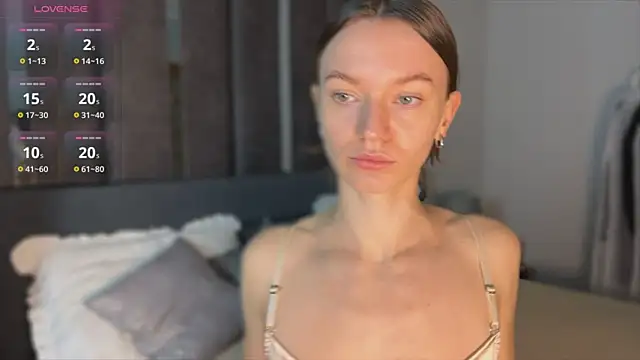 EvaToniz online show from December 5, 2025, 1:14 am