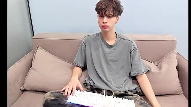 Snapshot of Ur_Shy_Guy chatting on October 26, 2025, 1:55 am Ur Shy Guy online show from October 26, 2025, 1:55 am