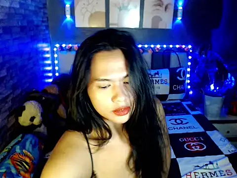Snapshot of fallinLunaxX chatting on May 2, 2026, 4:34 pm fallinLunaxX online show from May 2, 2026, 4:34 pm