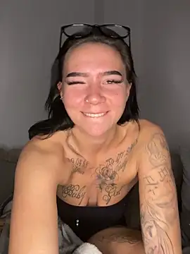 YoungZoexx online show from November 4, 2025, 6:51 pm