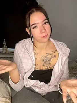 YoungZoexx online show from December 2, 2025, 9:25 am