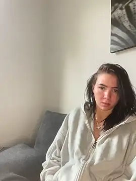 YoungZoexx online show from December 19, 2025, 12:12 pm