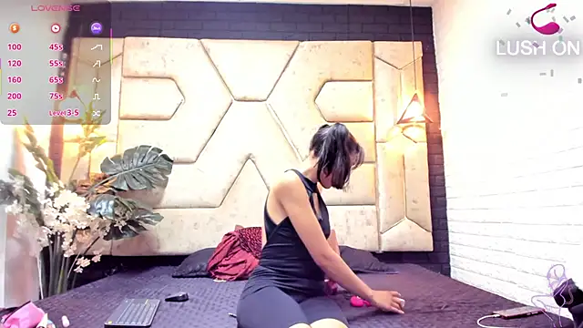 Julieta Slav3 online show from March 26, 2026, 9:09 pm