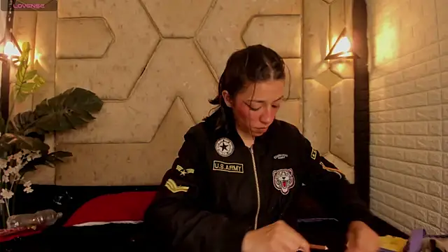 Julieta Slav3 online show from April 16, 2026, 9:39 pm