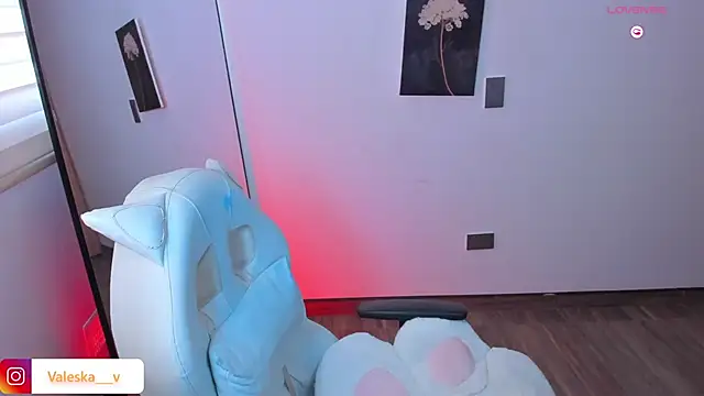 valeska  V online show from April 23, 2026, 12:29 pm