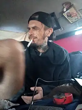 LetMeLiqU online show from November 1, 2025, 3:03 pm