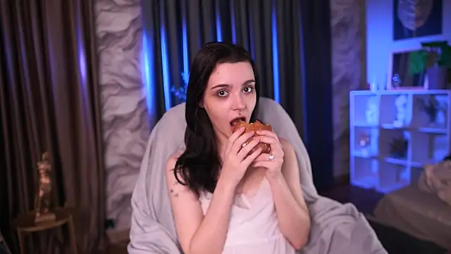 ElizabethMilller  online show from April 17, 2026, 10:24 pm