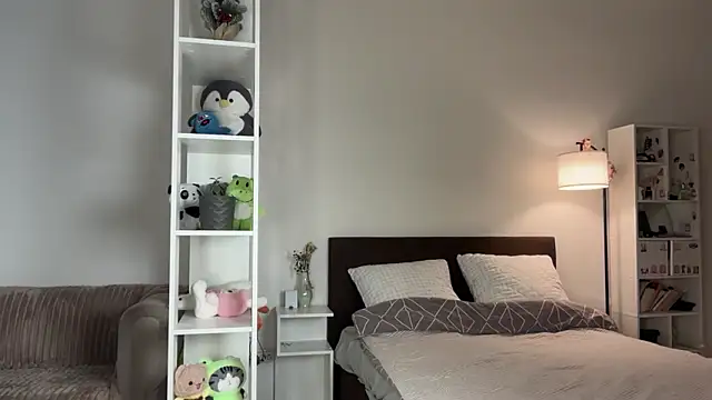 yourlittlesunrise  online show from March 23, 2026, 5:44 am