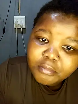 Snapshot of LadyBear2002 chatting on October 11, 2025, 4:44 am LadyBear2002 online show from October 11, 2025, 4:44 am