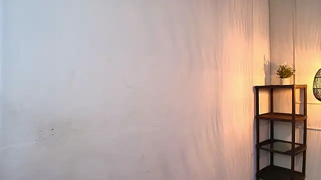 Nikki Vesper online show from November 5, 2025, 12:05 pm