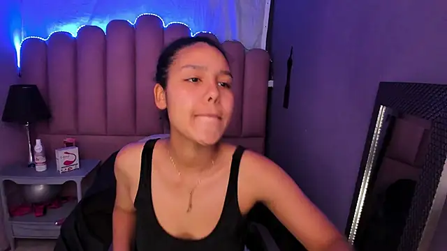 AriaVega online show from November 6, 2025, 11:11 am