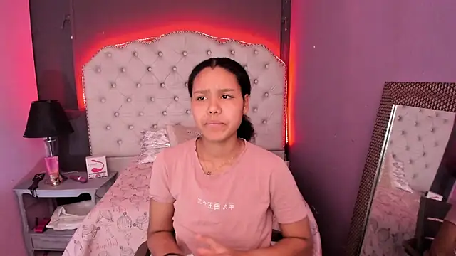 AriaVega online show from November 13, 2025, 12:48 pm