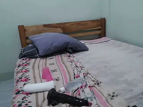 TeaseNPlease 13 online show from November 13, 2025, 3:55 pm