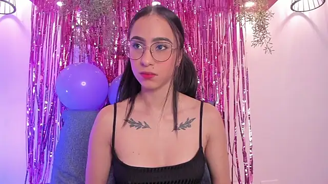 Snapshot of Alana_Martinez_ chatting on November 29, 2025, 1:36 pm Alana Martinez online show from November 29, 2025, 1:36 pm