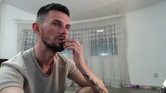Tom michaelx online show from October 2, 2025, 5:20 pm