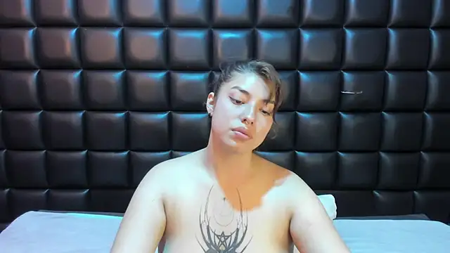 Snapshot of Violetta_Swett_ chatting on January 8, 2026, 1:35 pm Violetta Swett online show from January 8, 2026, 1:35 pm