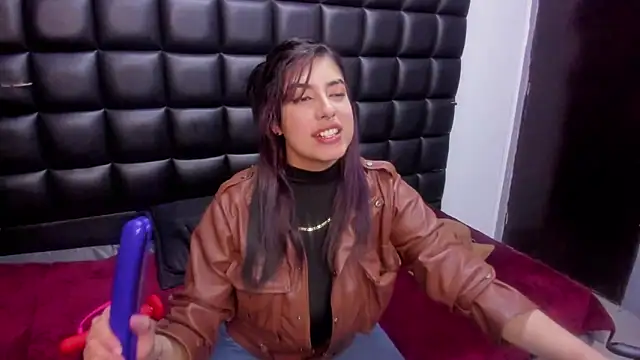 Snapshot of Violetta_Swett_ chatting on February 7, 2026, 11:47 am Violetta Swett online show from February 7, 2026, 11:47 am