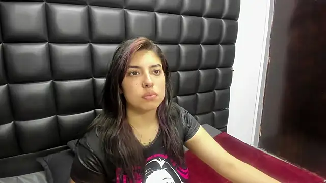 Snapshot of Violetta_Swett_ chatting on February 9, 2026, 11:14 am Violetta Swett online show from February 9, 2026, 11:14 am