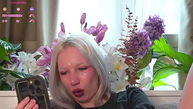 RanyThomson online show from December 18, 2025, 11:38 am