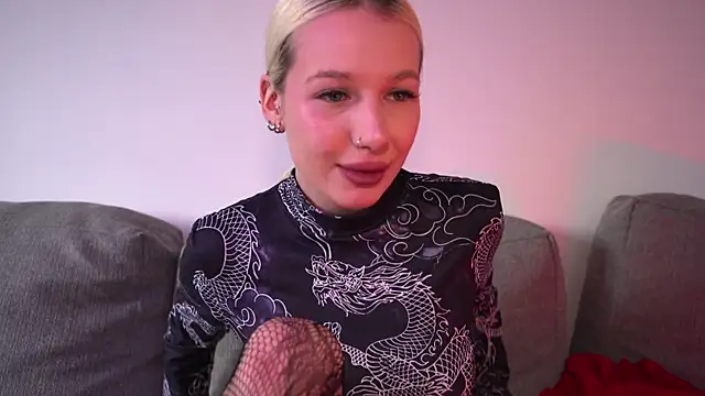 RanyThomson online show from April 9, 2026, 2:33 pm