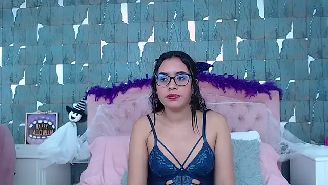 Snapshot of VictoriaVixxen chatting on October 22, 2025, 4:57 am VictoriaVixxen online show from October 22, 2025, 4:57 am