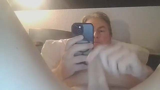 Snapshot of Sklavekay chatting on December 16, 2025, 7:41 pm Sklavekay online show from December 16, 2025, 7:41 pm