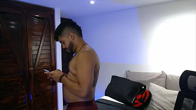 Snapshot of kevyn_Stone chatting on October 9, 2025, 11:36 pm kevyn Stone online show from October 9, 2025, 11:36 pm