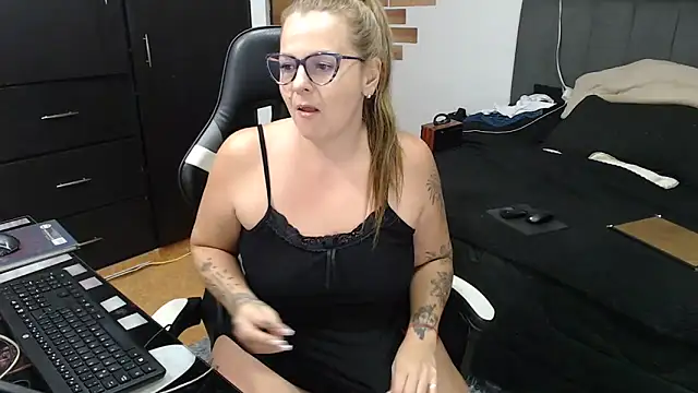 perlagoloza05 online show from February 18, 2026, 2:51 am