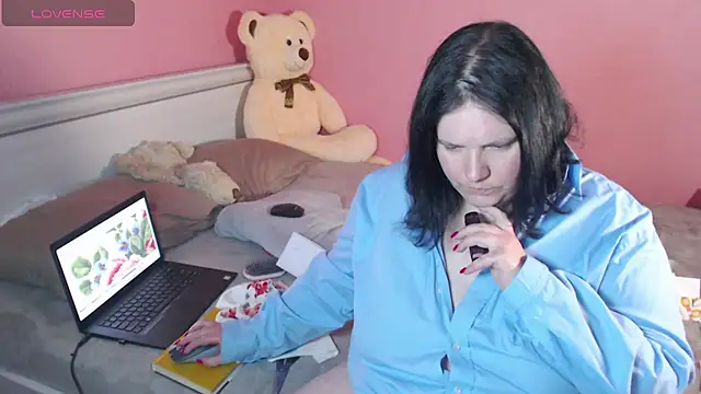  alexandra ray  online show from December 13, 2025, 7:53 pm