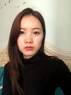 Snapshot of Mile-m chatting on December 19, 2025, 5:58 am Mile-m online show from December 19, 2025, 5:58 am