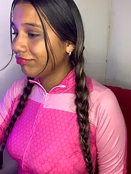 Latina Sarai online show from October 6, 2025, 1:52 pm