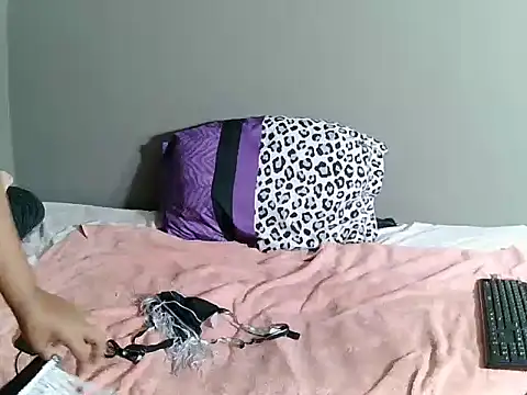 Snapshot of BoobsBae04 chatting on October 13, 2025, 8:09 pm BoobsBae04 online show from October 13, 2025, 8:09 pm