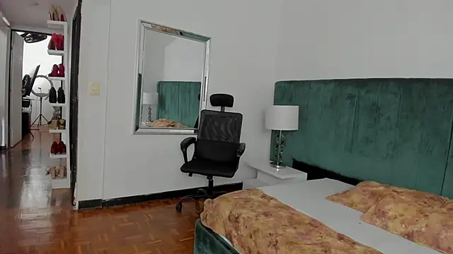 Alanha   online show from November 17, 2025, 4:07 am