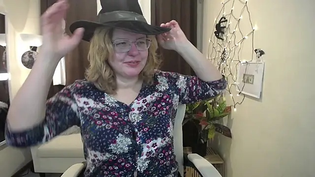 VestaWoody online show from October 29, 2025, 6:59 am