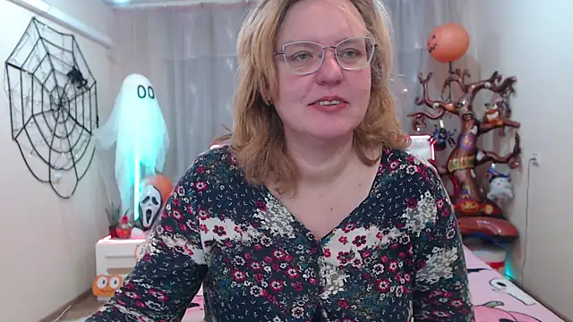 VestaWoody online show from November 3, 2025, 7:09 am