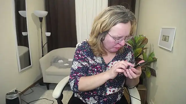 VestaWoody online show from November 15, 2025, 1:18 pm