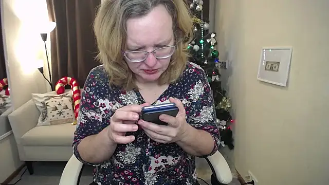 VestaWoody online show from December 2, 2025, 7:25 am