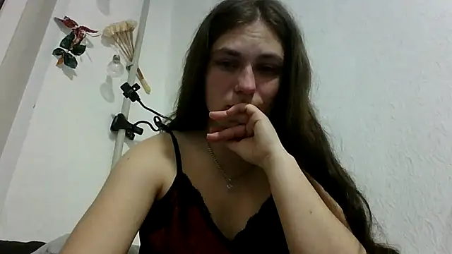 Twolatte1520 online show from May 18, 2026, 7:09 pm