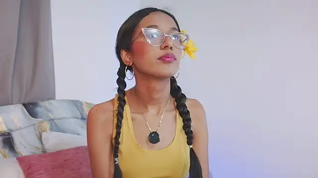 luna valen online show from October 23, 2025, 1:10 pm