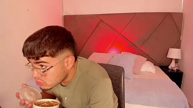 Snapshot of thiago_occonor chatting on October 15, 2025, 4:29 pm thiago occonor online show from October 15, 2025, 4:29 pm